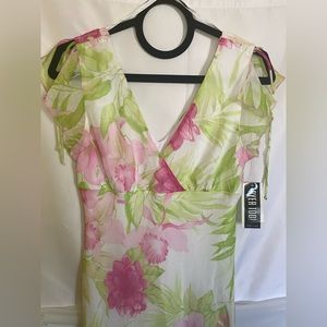 NWT🌸Pretty Floral Dress, Junior’s Size 13